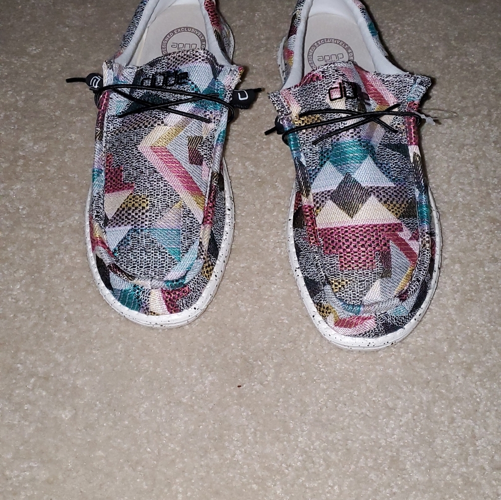 Hey Dude woven peacock